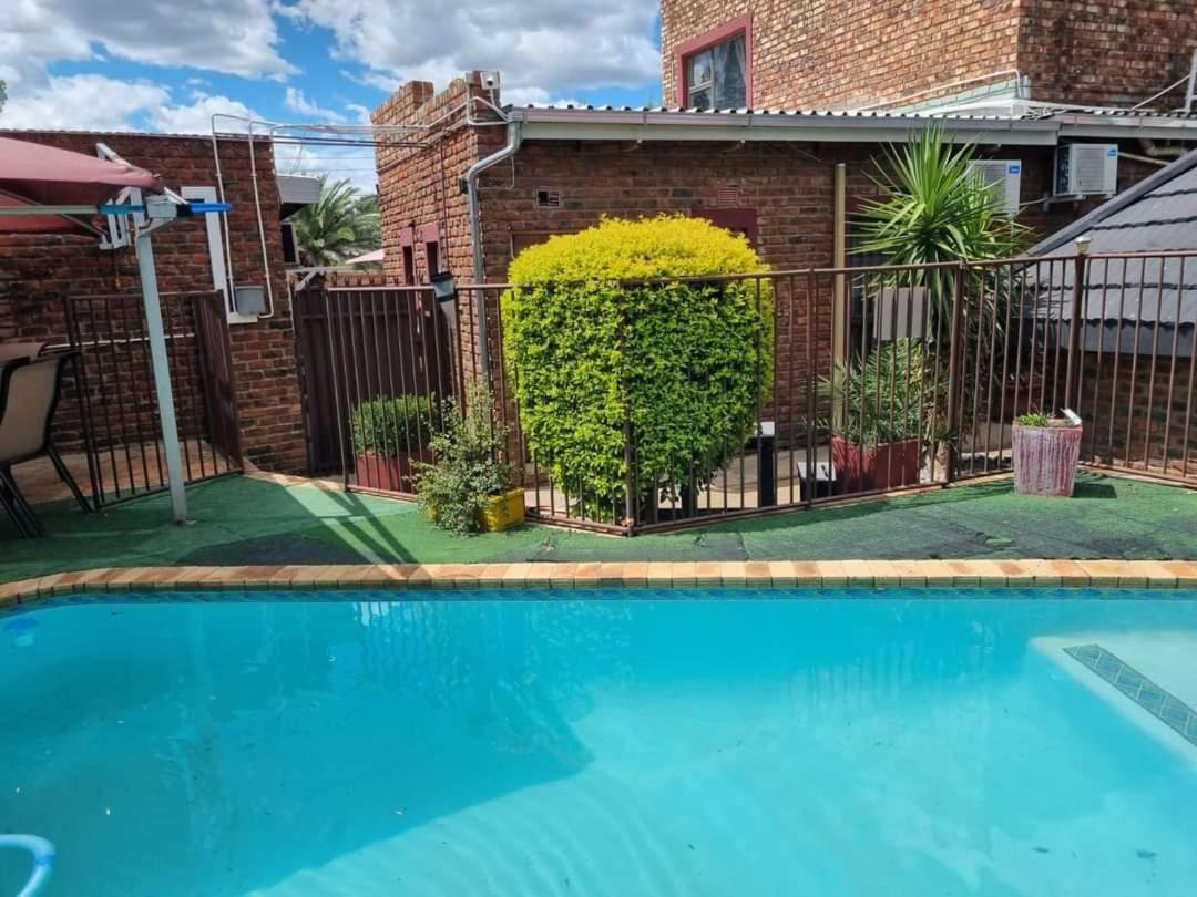 7A Jameson Guesthouse 金伯利 外观 照片